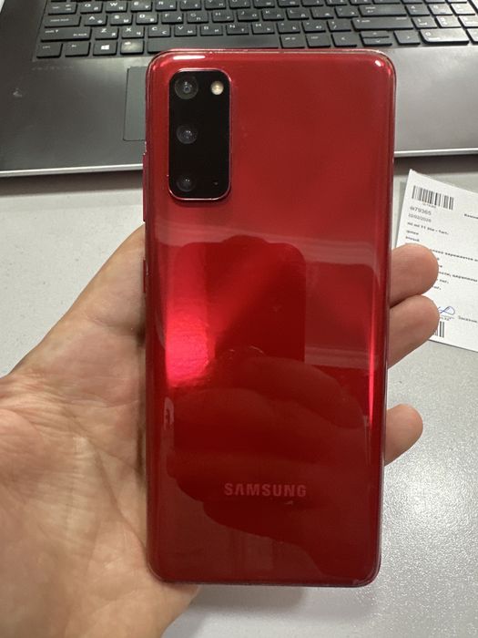 Телефон Samsung s20