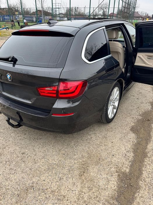 De vanzare ​BMW Seria 5 F11 525d (218 CP) - 2013 - Trapă Panoramică - Volan M cu Padele - Piele