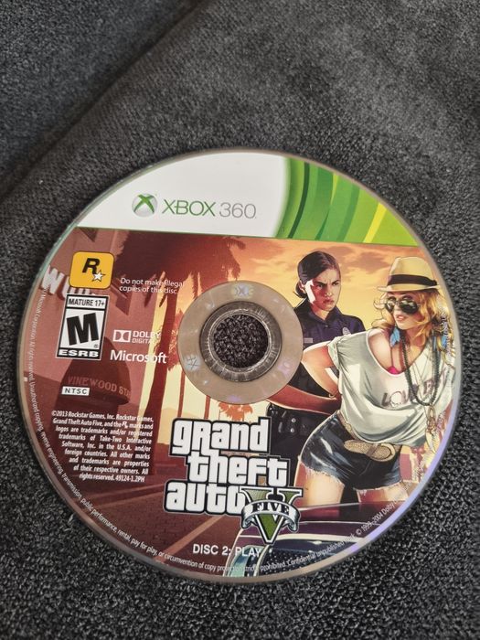 Vând pachet cu controler de Xbox 360 FIFA 16 și gta 5