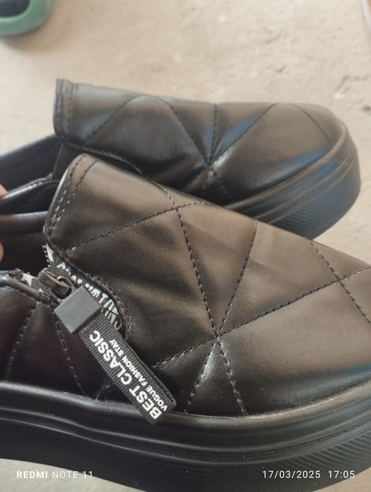 Oyoq kiyim sotiladi yangi