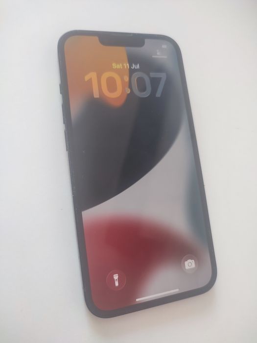 iPhone 13 cumpărat de nou