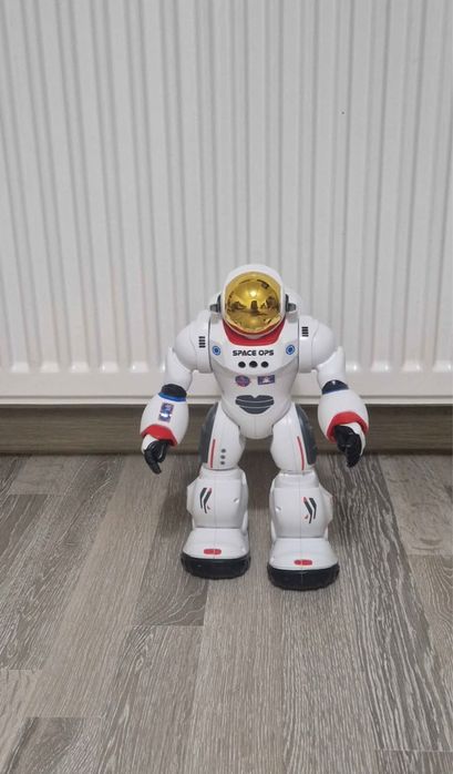 Astronautul Charlie Robotel