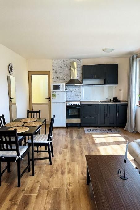 Дава се под наем Двустаен апартамент в Варна, Левски - 70 кв.м за 423.81 € - Снимка #1