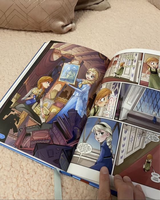 Carte de povesti Frozen -  Disney