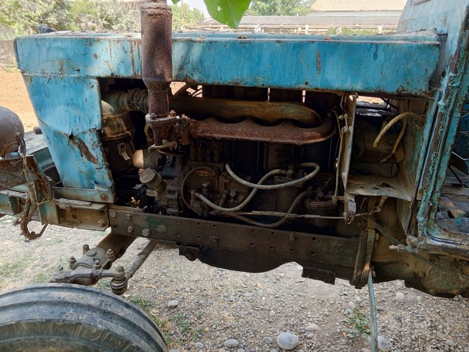 T40 traktor sotiladi
