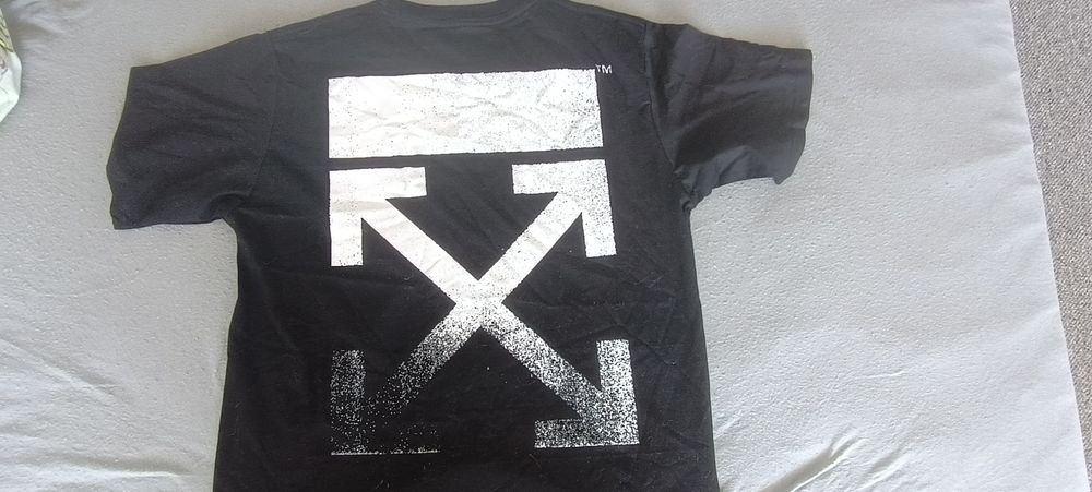 Off-white тениска черна