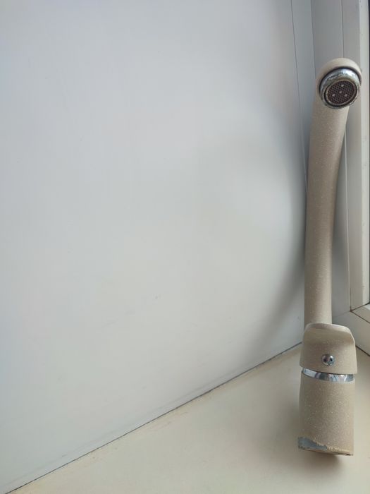 Продам смеситель для кухни