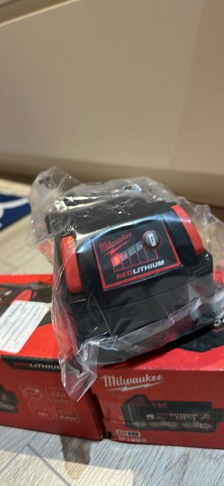 Baterii Milwaukee M18 noi , fabricație 2025 , sigilate , nefolosite