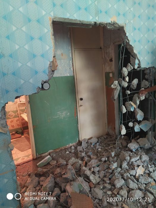 Перфоратор отбойный молоток бетон ломаем демонтаж квартиры перед ремон