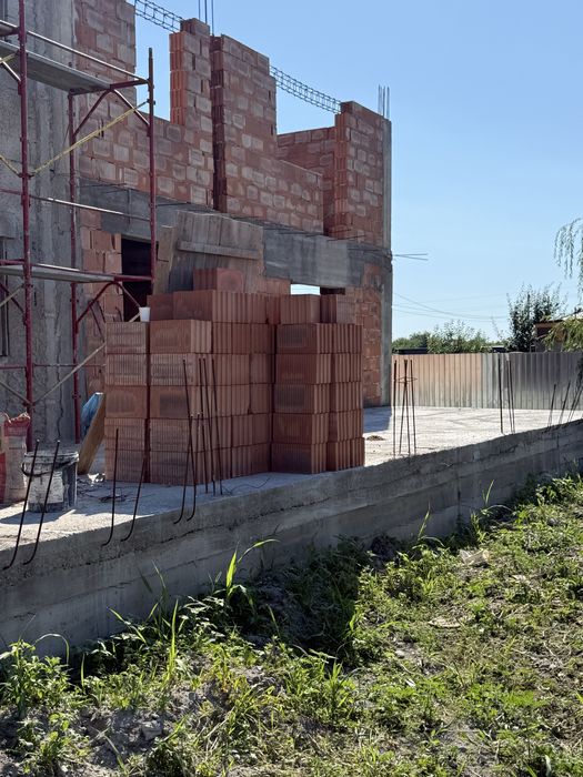 Casa la Rosu Nefinalizata Varsatura