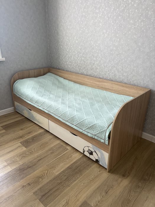Продаю односпальную кровать.