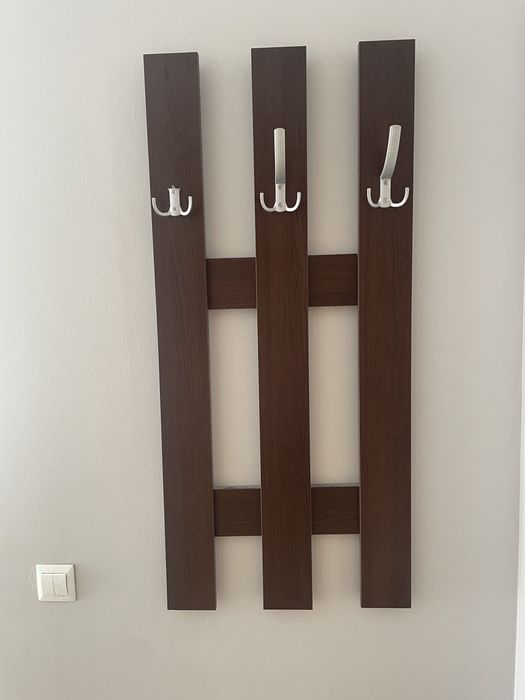 Шкаф за обувки и закачалка за дрехи