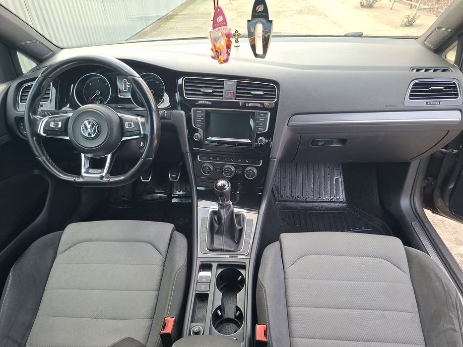 Vând volkswagen golf