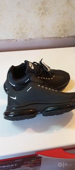 Кроссовки NIKE новые