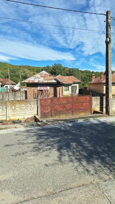 Vand casa in comuna Orlesti