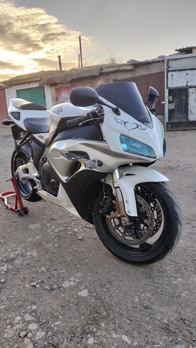 Продам мотоцикл Хонда сбр 1000 RR 2006