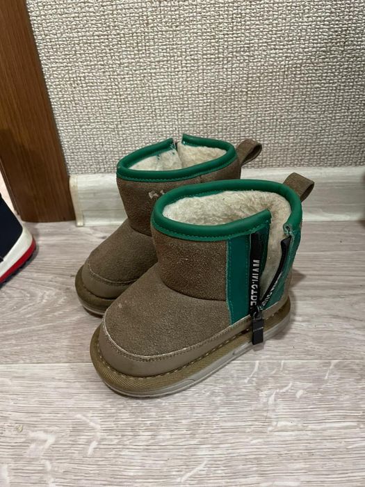 Продам детскую зимнию обувь