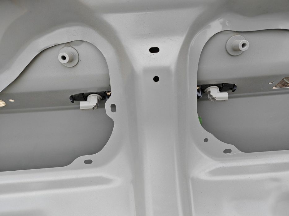 Продаю крышку багажника лс430