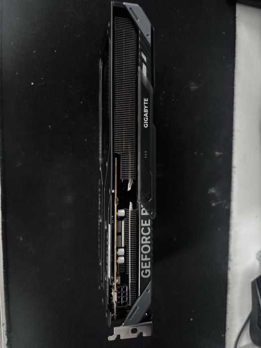 Placa video gigabyte oc x3 rtx 5060 8gb