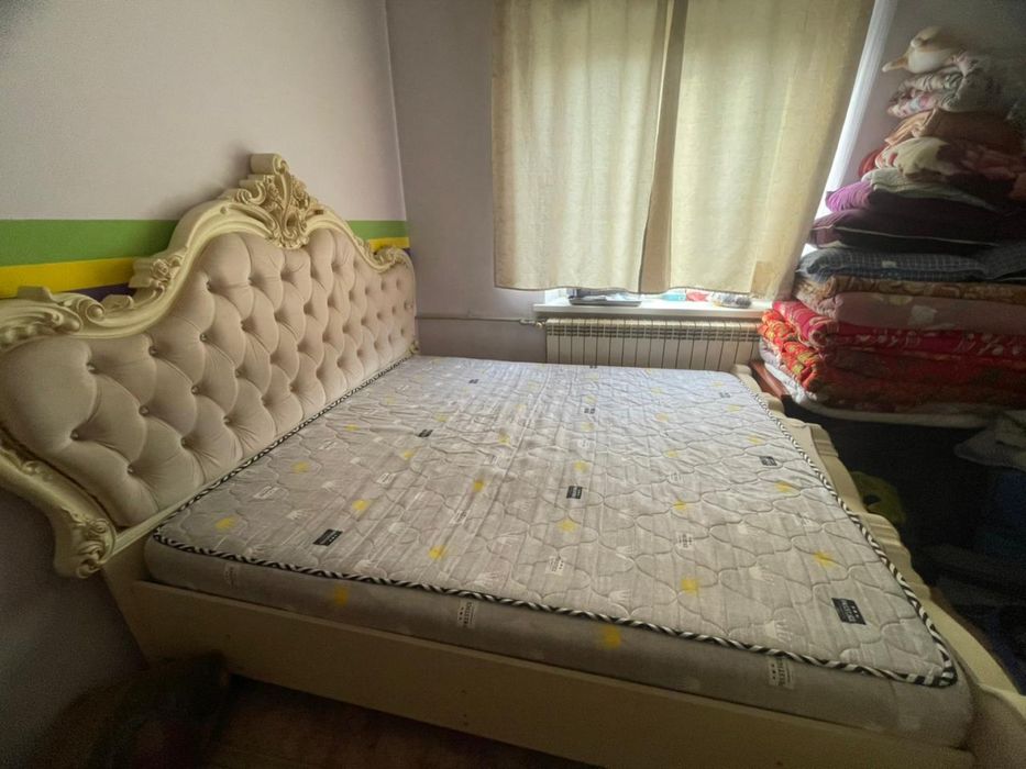 Спальный кровать