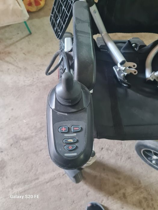 Продам инвалидную коляску