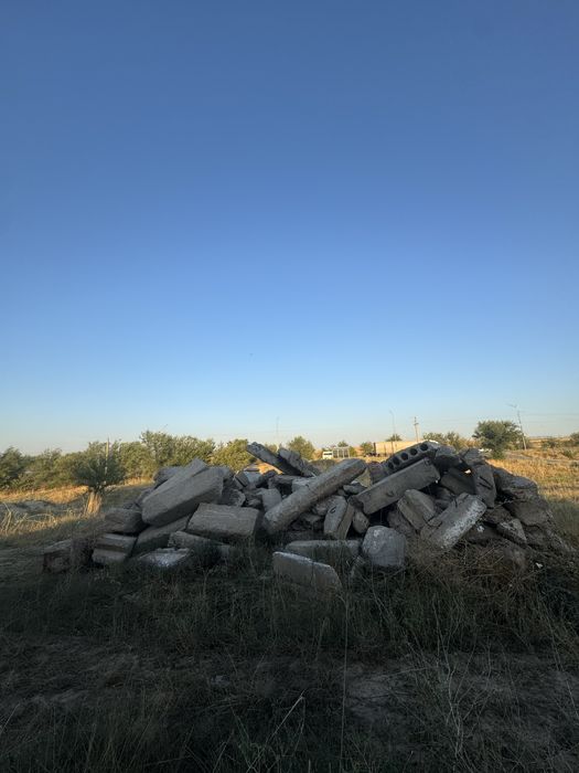 Үлкен тастар бар