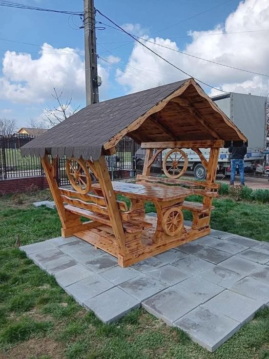 Leagăne cu băncuțe pentru copii sau fără și mese