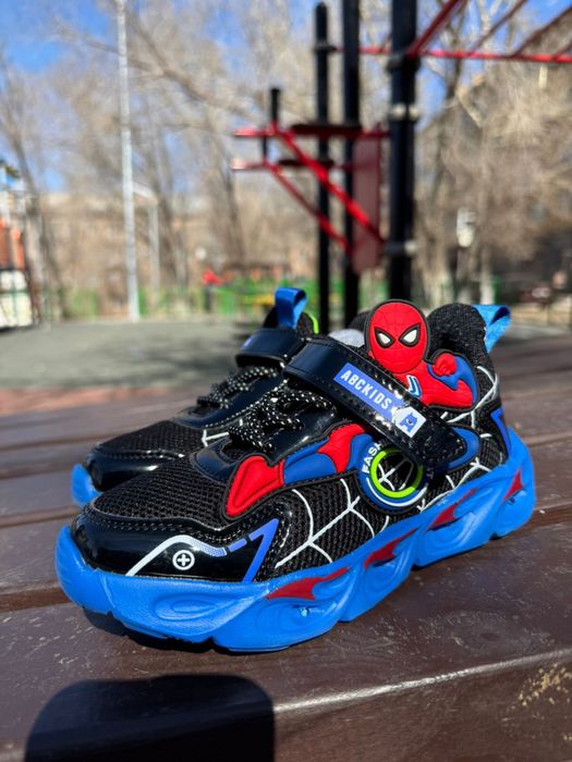 Детские кроссовки на мальчика