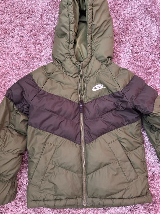 Детско яке Nike.