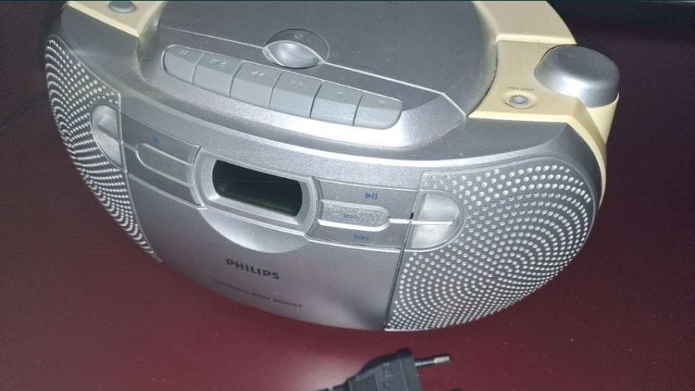 Продаю CD-проигрыватель (магнитола) Philips
Проигрыватель