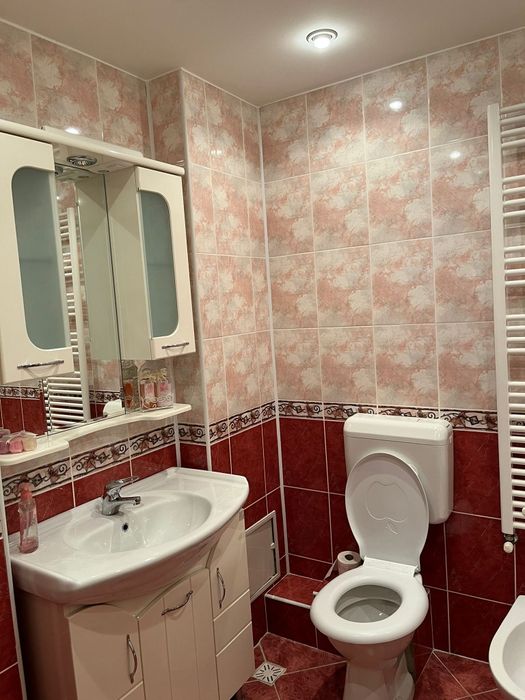 Închiriez apartament cu 2 camere