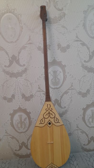 Домбыра сатамын!