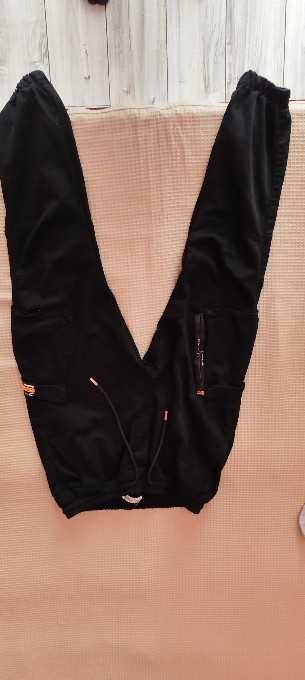 Продавам спортно долнище панталон-тип карго