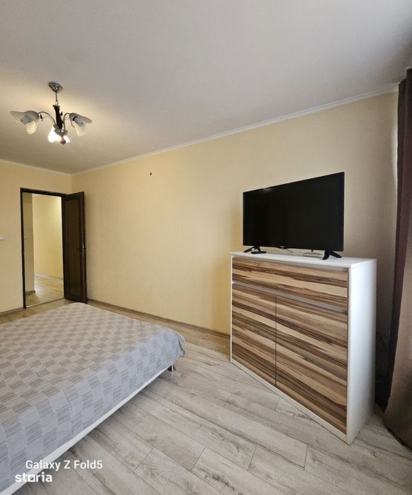 Apartament cu 3 camere de închiriat – zona Rogerius, Oradea
