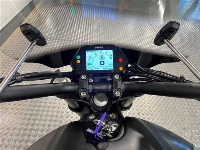 Motocicleta Benelli 502C Cruiser, dublu ABS, 2024, accesorii