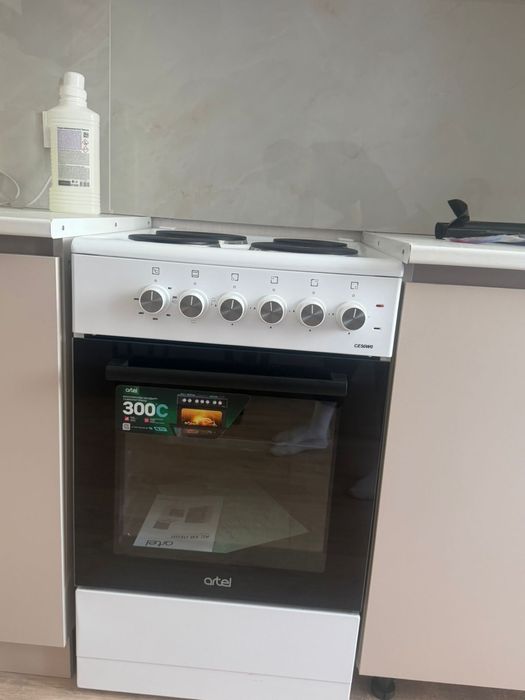 Продам электро плиту новая
