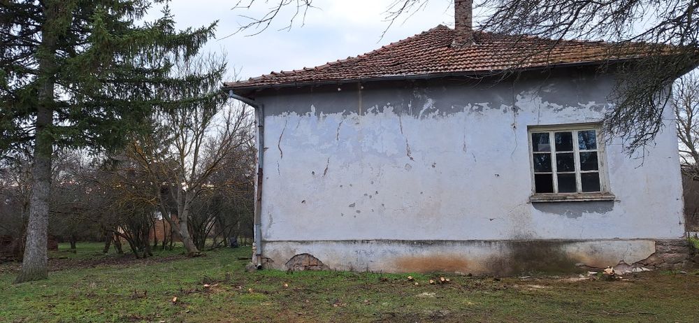 Продавам Къща с Двор/1500кв.м/  - с.Василовци обл.Софийска