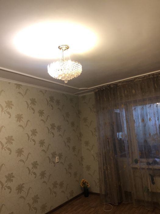 Продам          люстры     из          граненного стекла.