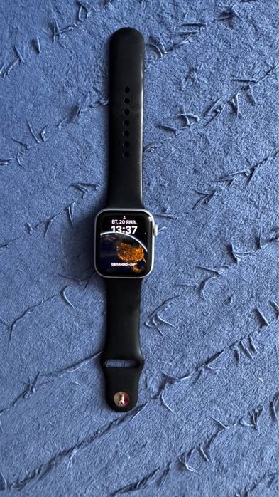 Продам Apple Watch SE