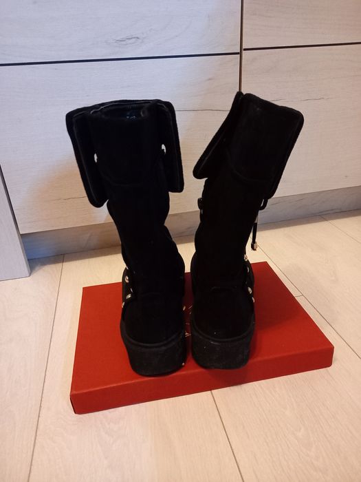 Дамски ботуши с капси