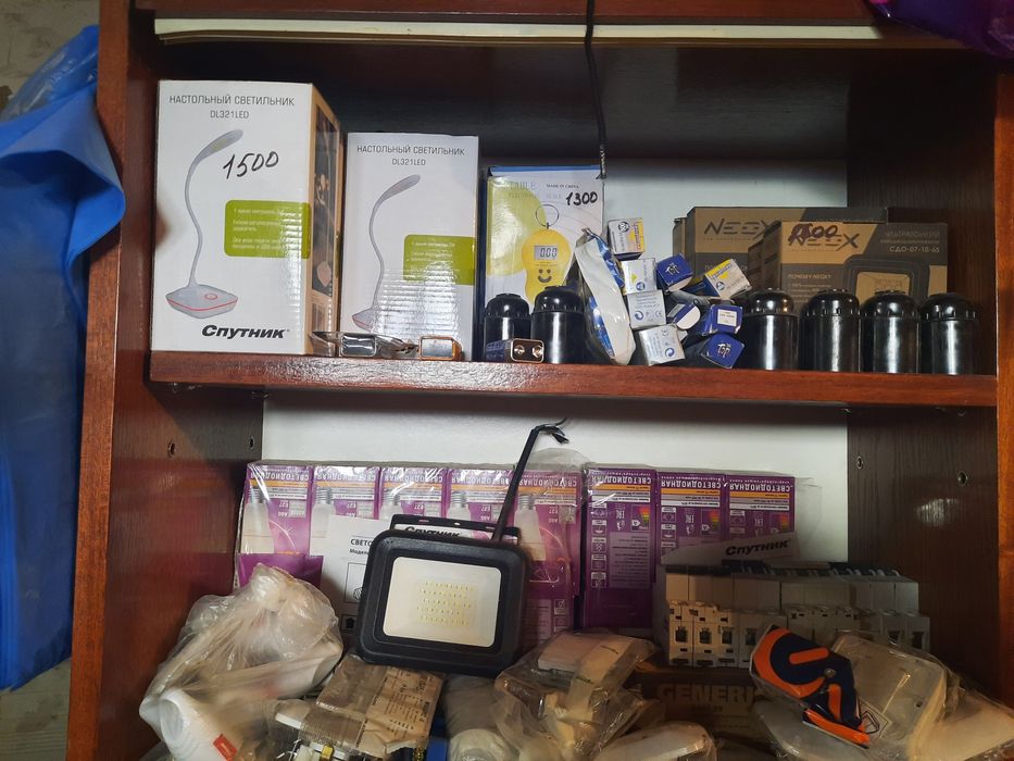 Продам лампочки, светильники ,автоматы и т.п