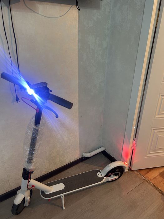 Продам электросамокат e-scooter