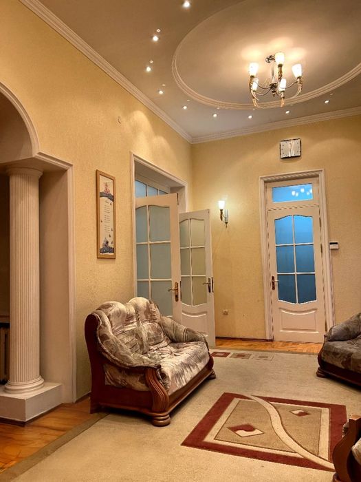 На Ивлева продам дом можно по гостиницу, офис, клиника, лет.сад