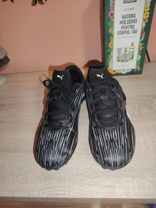 Crampoane baieti in stare foarte buna  putin purtaț..i