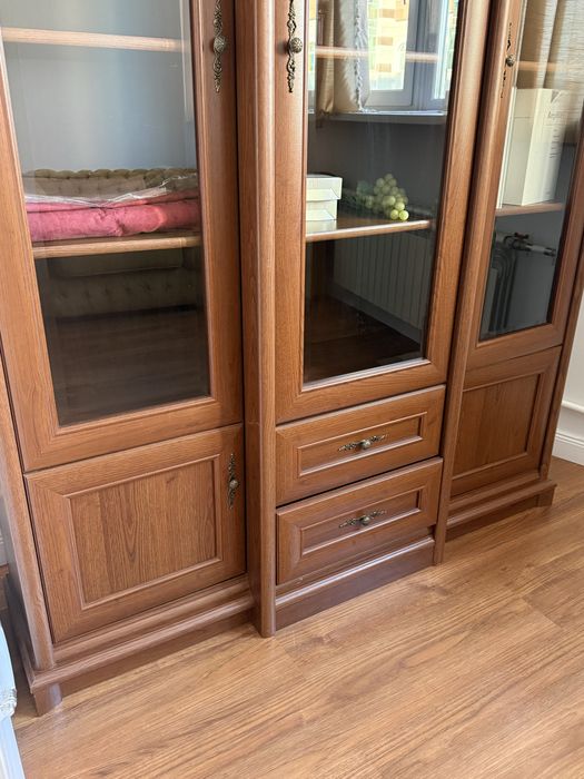 Продам книжный шкаф