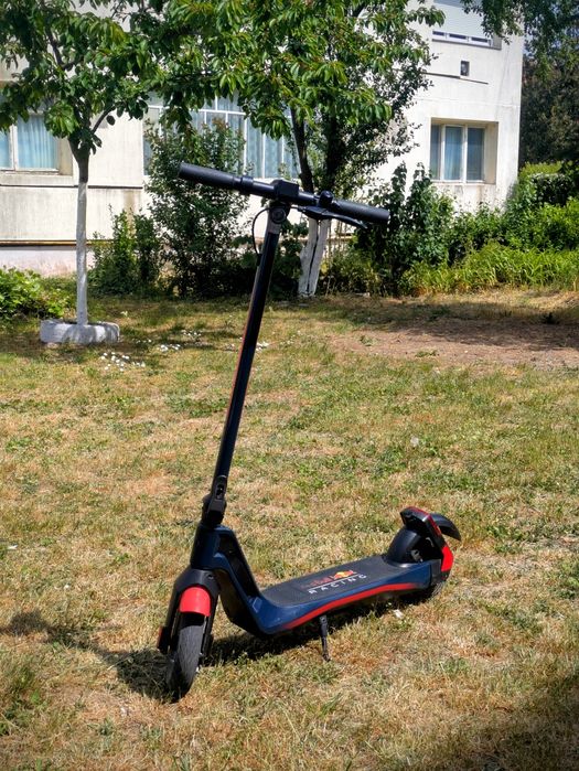Vând trotineta electrica Red Bull RS 900