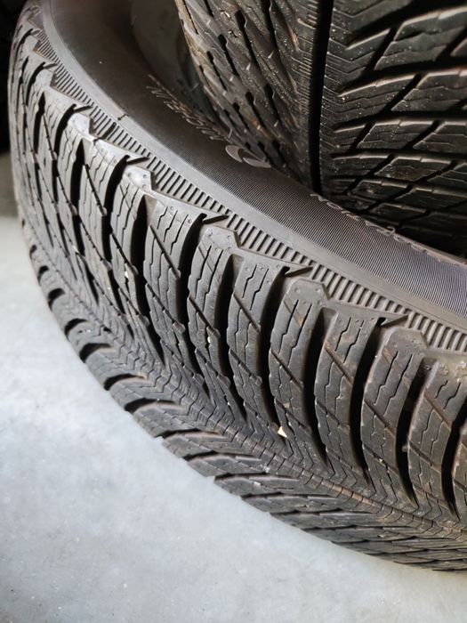 2 бр зимни 215/65/17 Michelin 22г