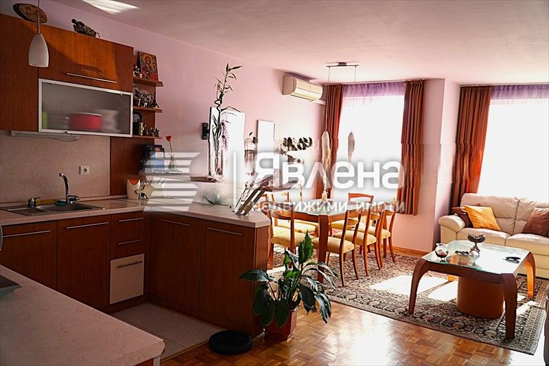 Тристаен апартамент