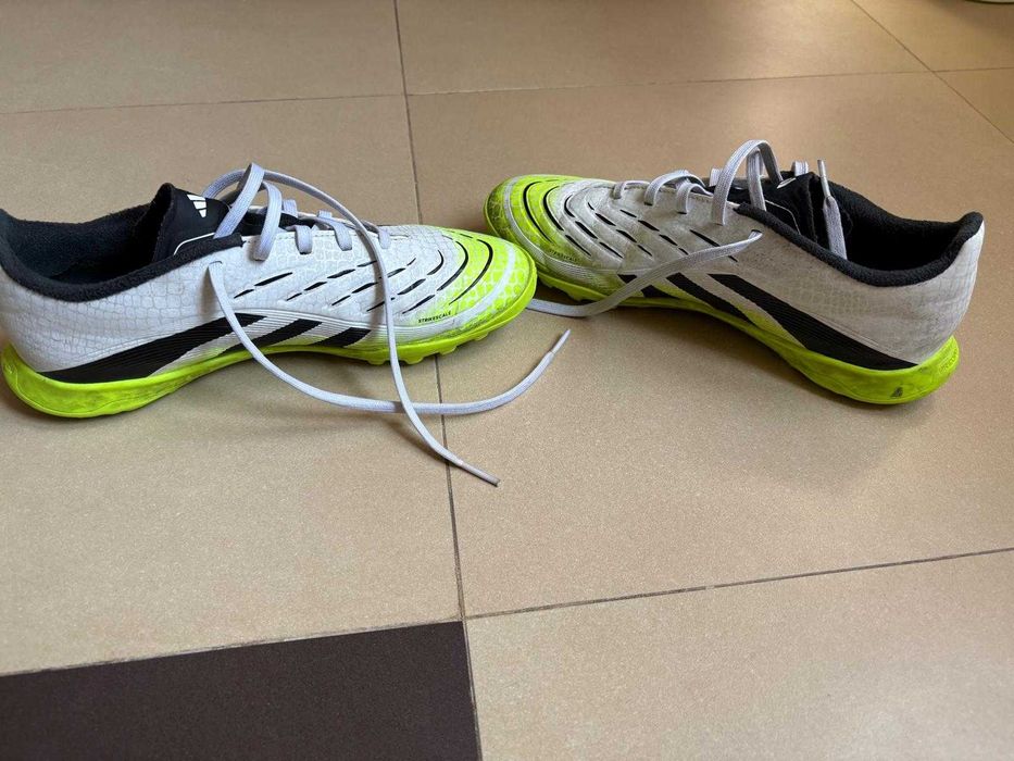 Ghete de fotbal Adidas Predator, marimea 38