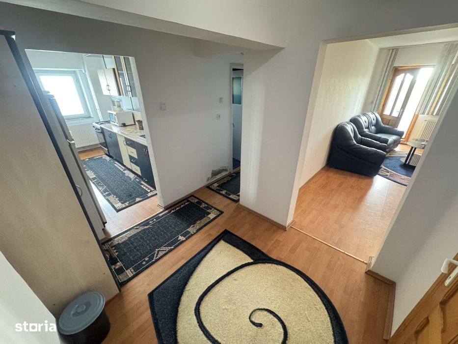 Apartament 2 camere zona Poarta 6 cu Centrala si Parcare